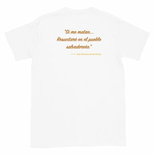Parte trasera de Camiseta blanca manga corta unisex con diseño y frase de San Romero de América - Amejoartes - Jorge A. Merino - El Salvador