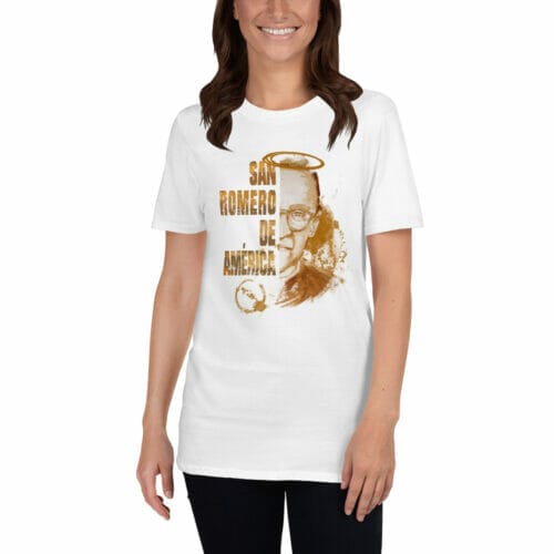 Parte delantera de Camiseta blanca manga corta unisex con diseño y frase de San Romero de América - Amejoartes - Jorge A. Merino - El Salvador
